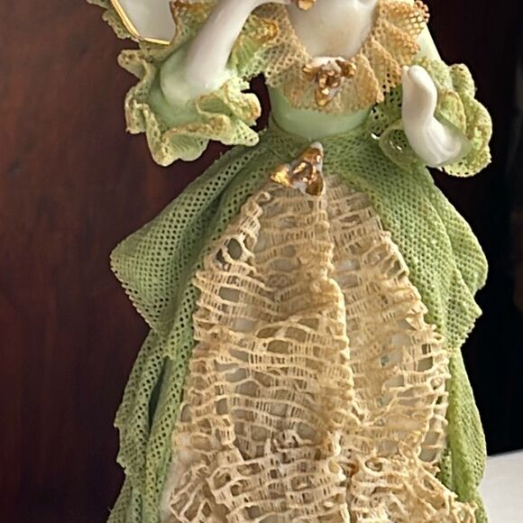 Vintage Victorian starched lace figurine  porcelain - Picture 6 of 12